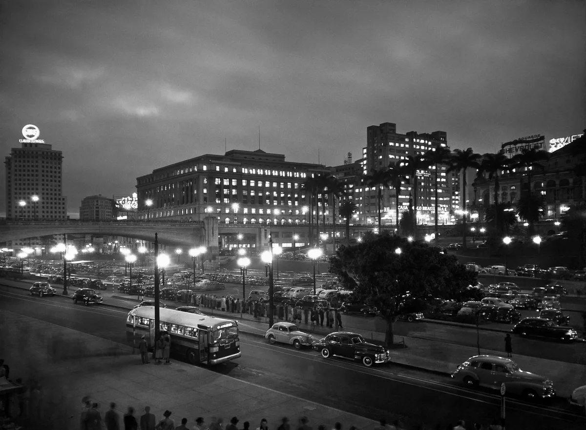 Vista noturna do vale do Anhangabaú